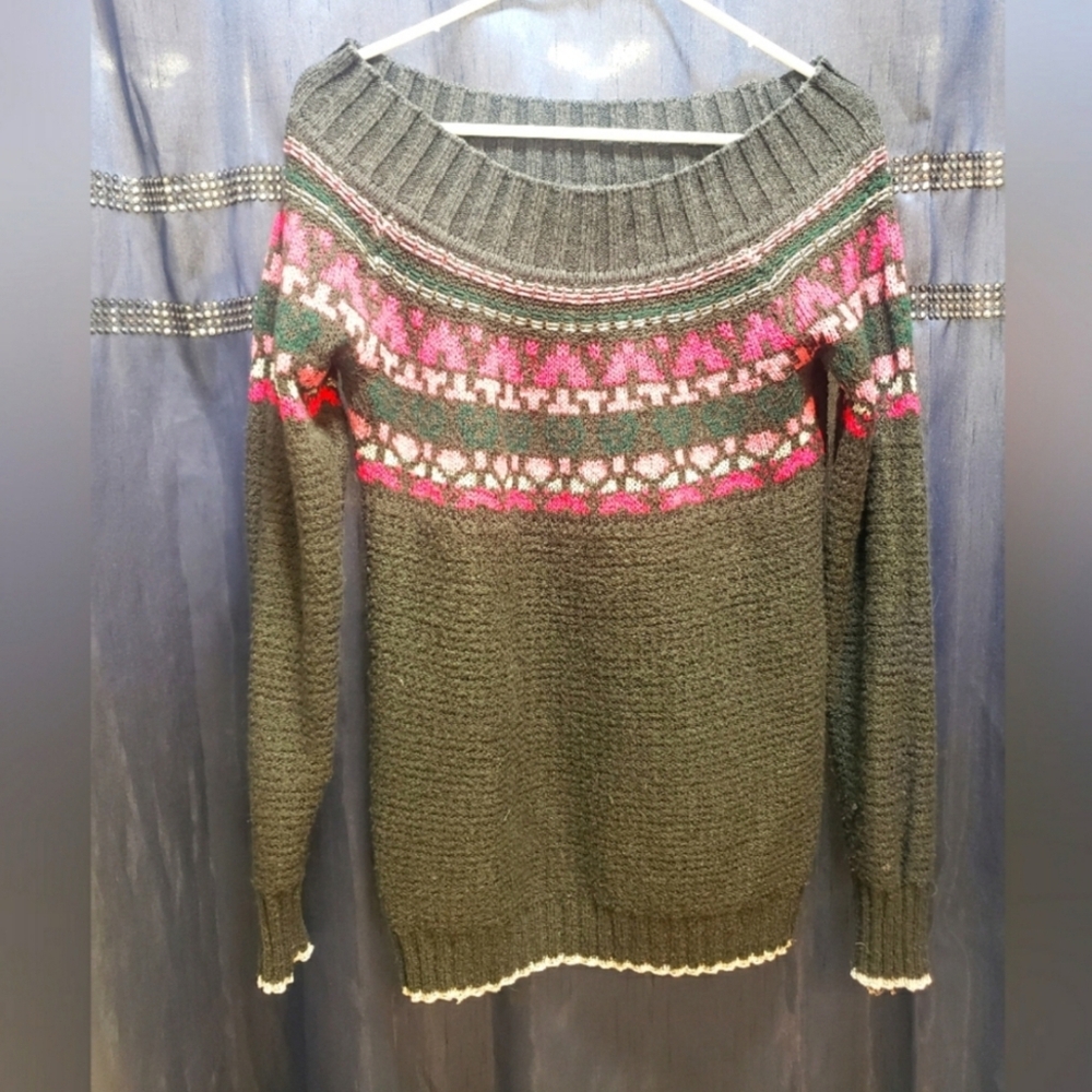 Maurices warm sweater size Small gray with pink details